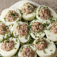 Яйца, фаршированные рыбными консервами 2шт.