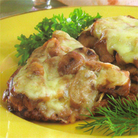 Свинина, запеченная с грибами и сыром